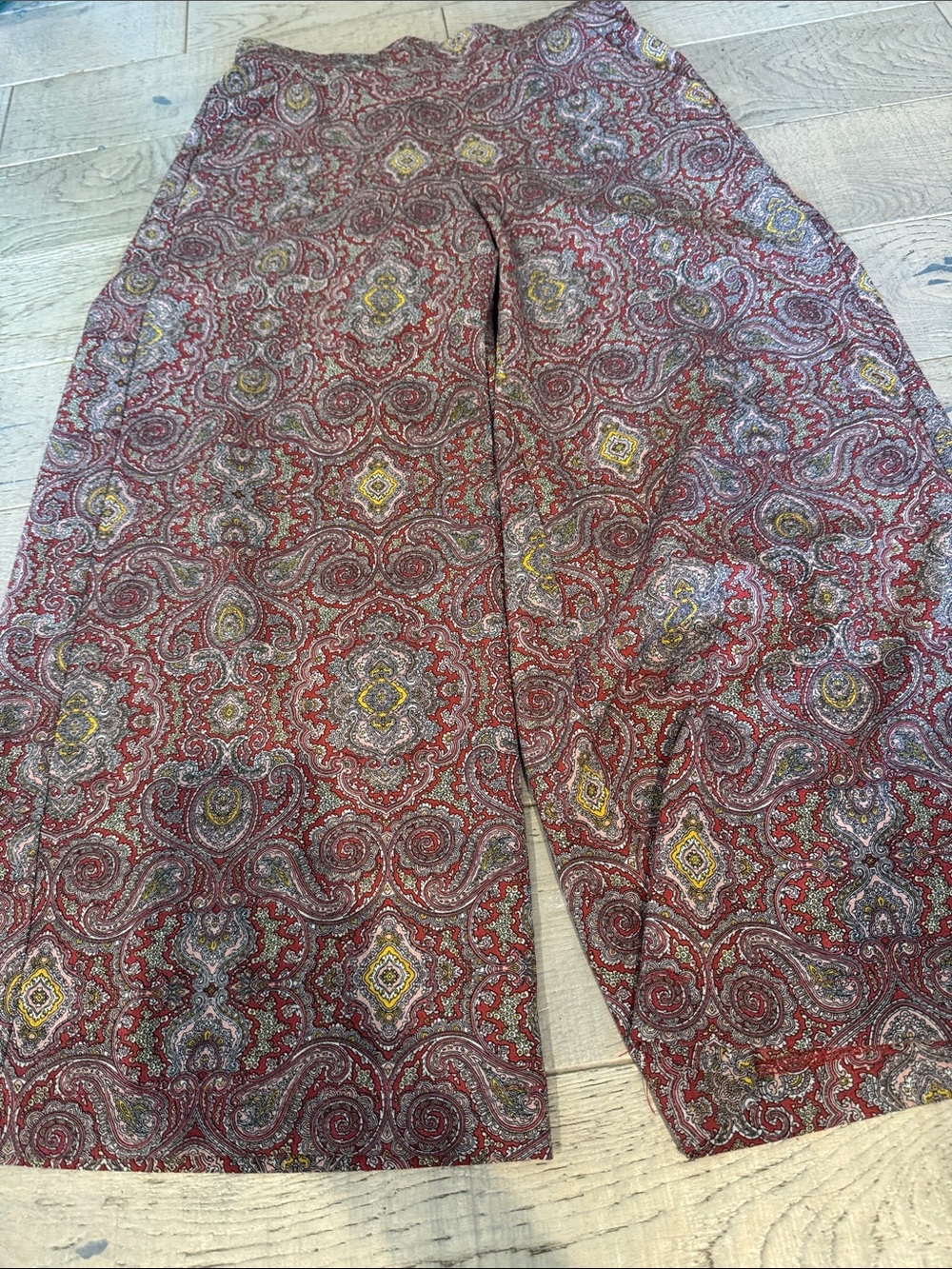 MAXSTUDIO Paisley Print pant in Burgundy Red